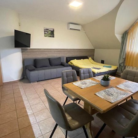 Kuenszler Apartmanhaz Zamárdi Exterior photo